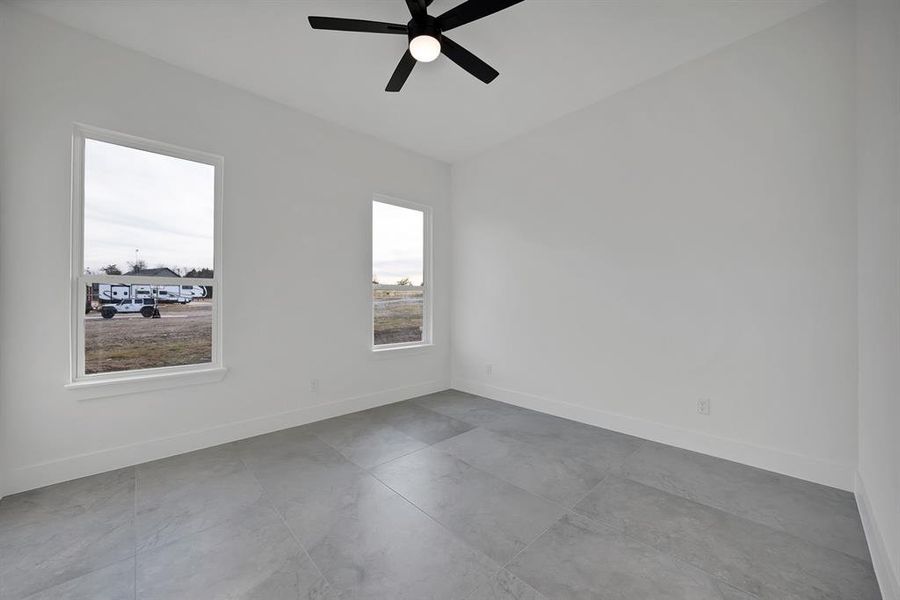 Spacious, unfurnished interior of a new home in , Celeste (Image 20).