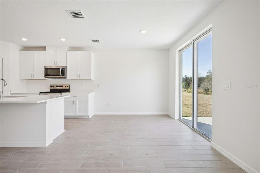 Spacious, unfurnished interior of a new home in Leyland Preserve - Classic Series, Brooksville (Image 23).