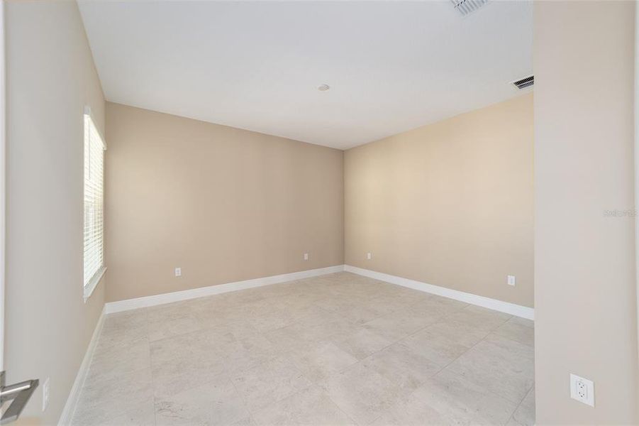 Spacious, unfurnished interior of a new home in , Ocala (Image 33).