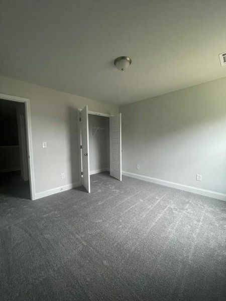 Spacious, unfurnished interior of a new home in , Gainesville (Image 13).
