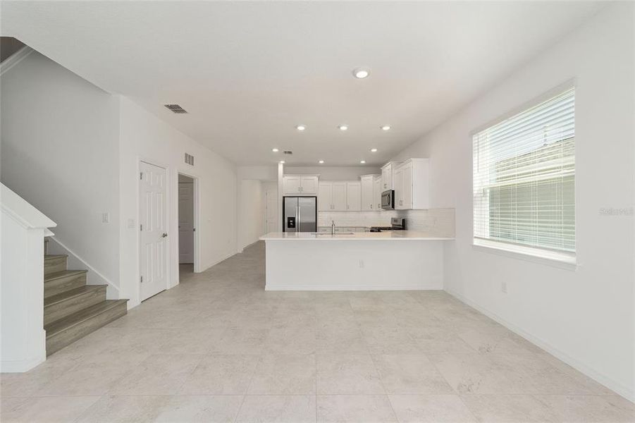 Spacious, unfurnished interior of a new home in Calesa Township, Ocala (Image 17).