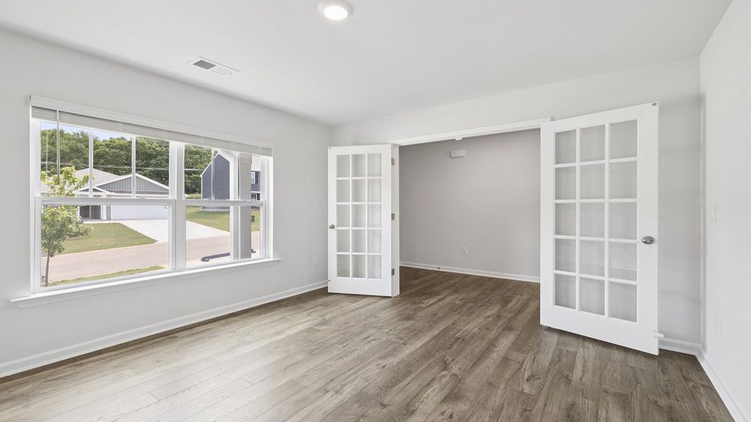 Spacious, unfurnished interior of a new home in Lakestone, Woodruff (Image 18).