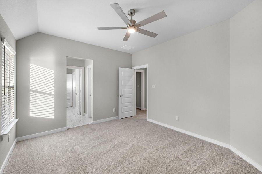 Spacious, unfurnished interior of a new home in Briarwood Crossing, Rosenberg (Image 20).