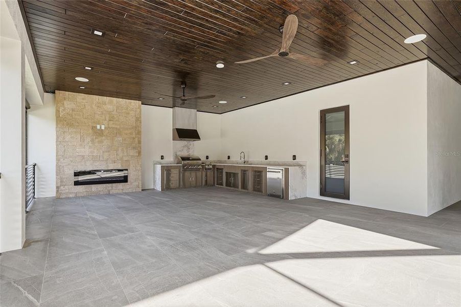 Exterior details and patio area of a home in , Tampa (Image 54).