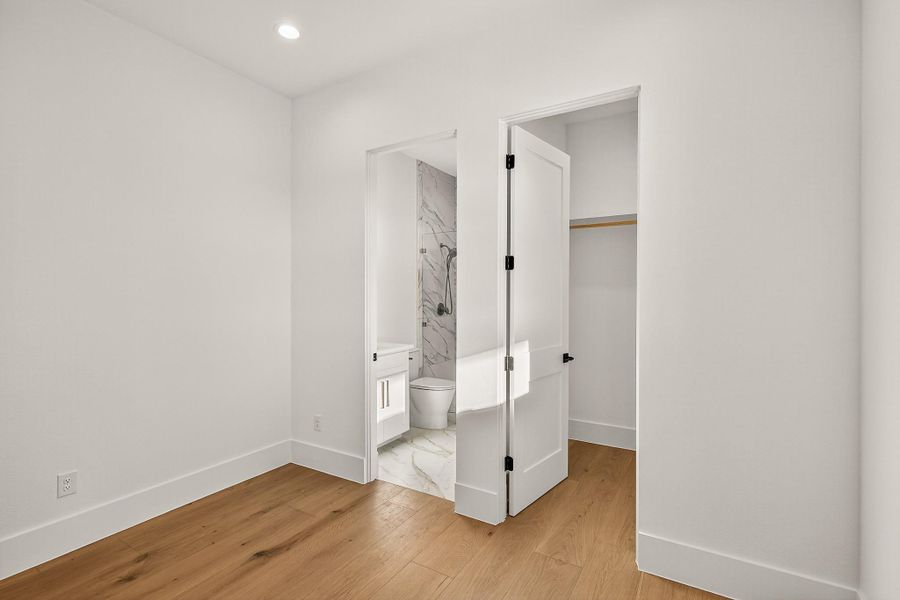 Furnished interior view inside a new home in , Horseshoe Bay (Image 12).