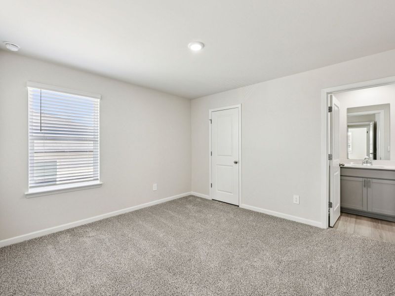 Spacious, unfurnished interior of a new home in Creekside at Oxford Park, Fairburn (Image 18).