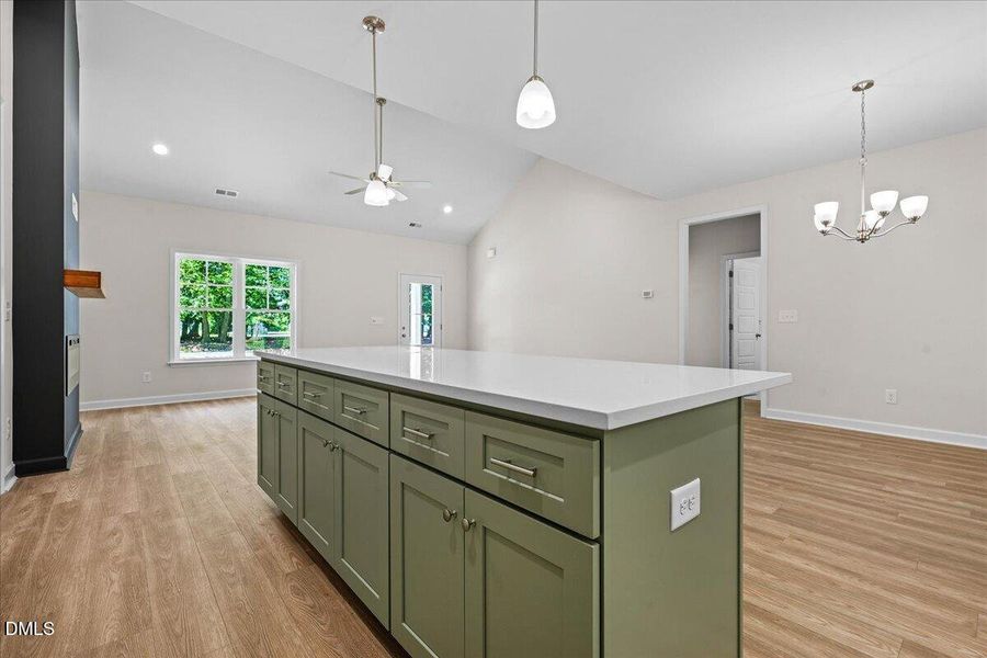 22-101 Marie Ave-16 22-101 Marie Ave-16