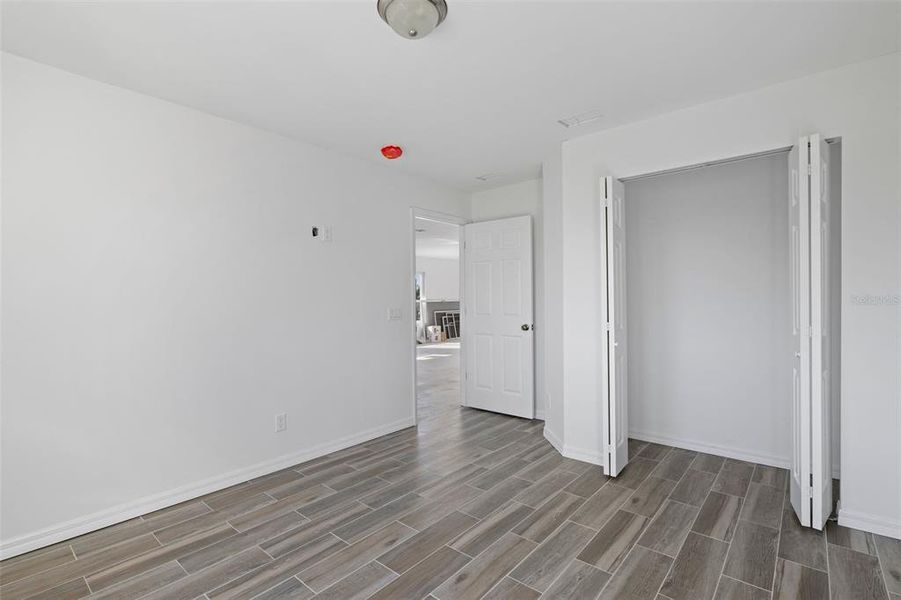 Spacious, unfurnished interior of a new home in , Bradenton Beach (Image 22).