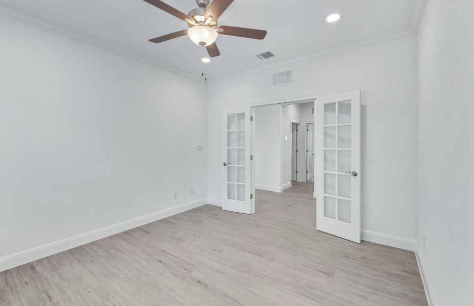 Spacious, unfurnished interior of a new home in Saddleback at Santa Rita Ranch, Liberty Hill (Image 49).