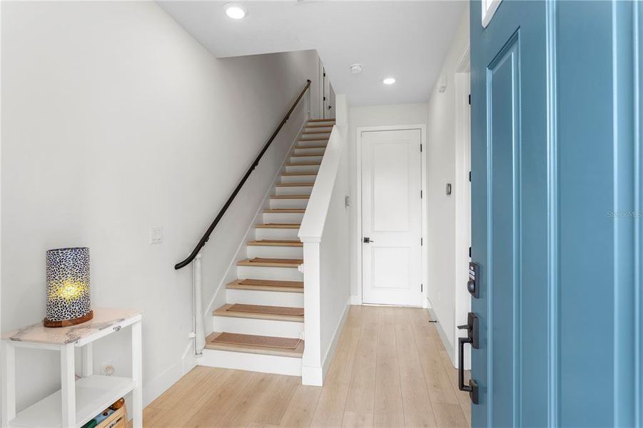 Spacious, unfurnished interior of a new home in , St. Petersburg (Image 21).