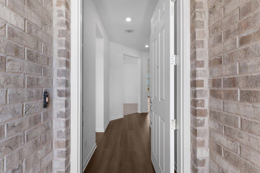 Spacious, unfurnished interior of a new home in Briarwood, Elgin (Image 18).