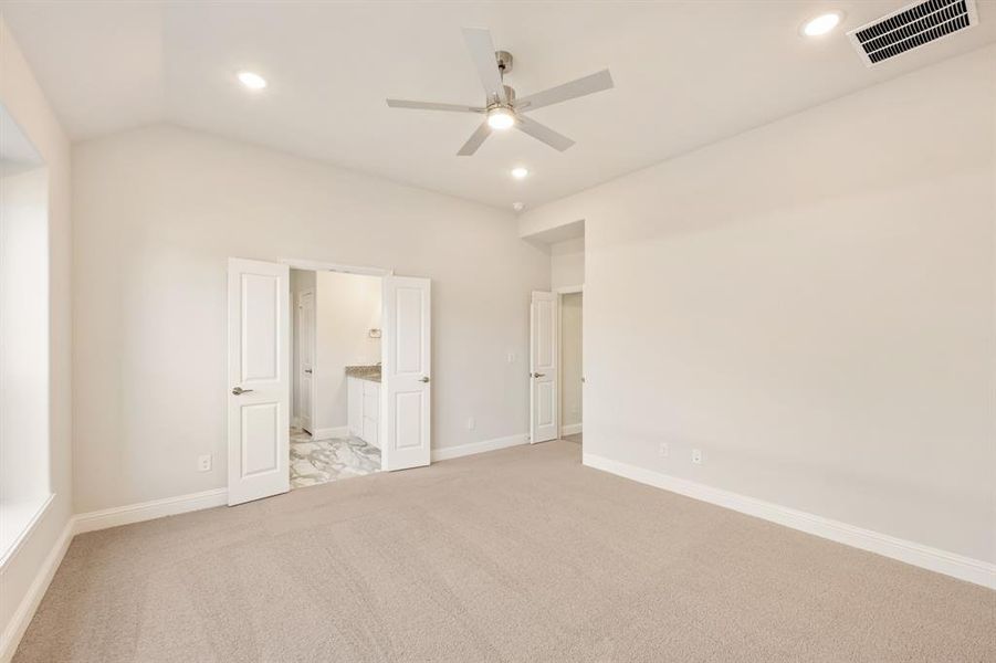 Spacious, unfurnished interior of a new home in Sunset Ridge, Alvarado (Image 39).