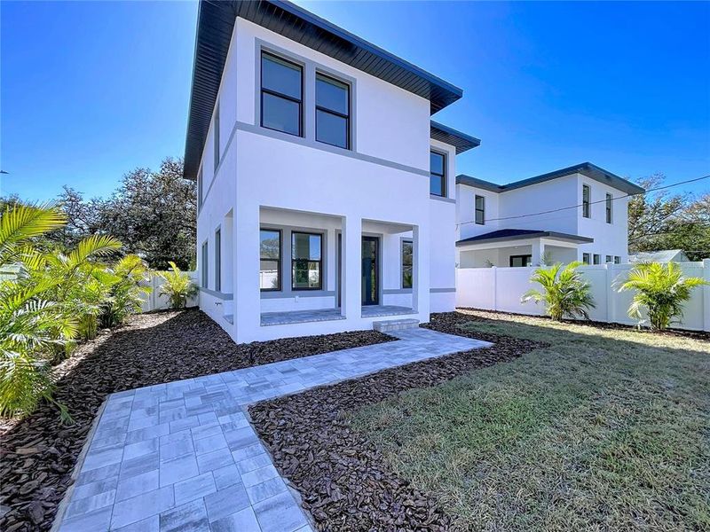 Exterior details and patio area of a home in , St. Petersburg (Image 3).