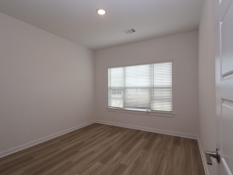 Spacious, unfurnished interior of a new home in Lone Star Landing, Montgomery (Image 24).