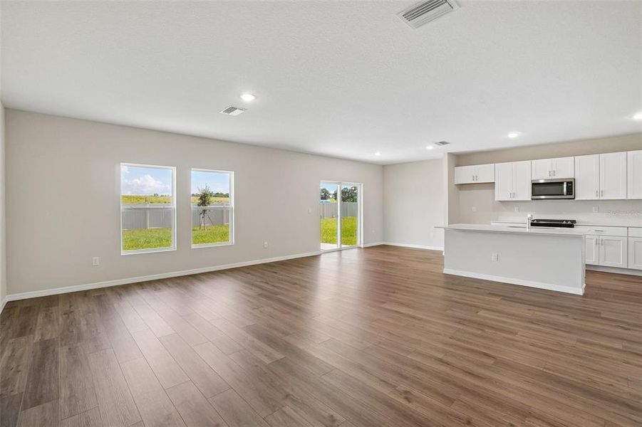 Spacious, unfurnished interior of a new home in Two Rivers, Zephyrhills (Image 21).