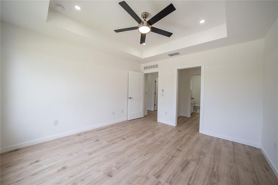 Spacious, unfurnished interior of a new home in , Williston (Image 30).