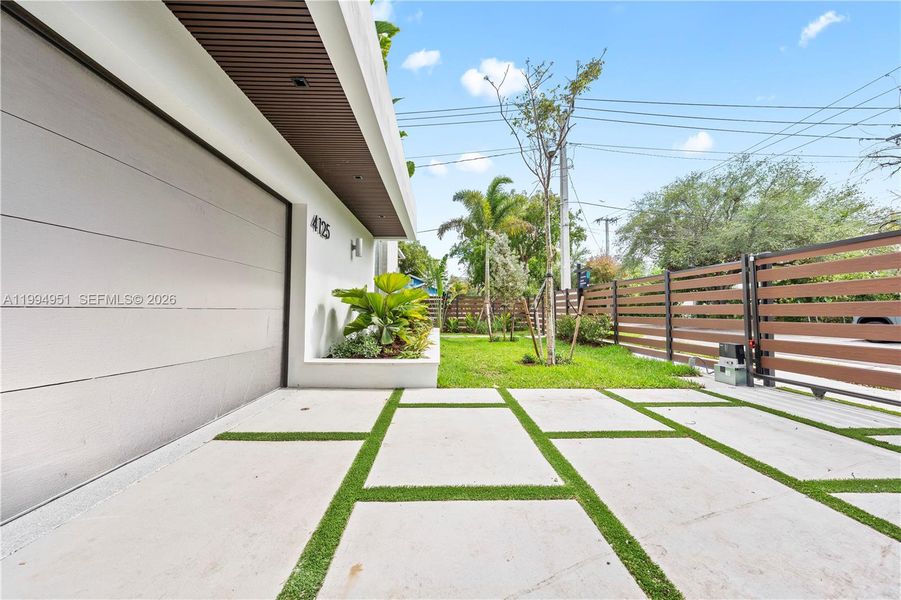 Exterior details and patio area of a home in , Miami (Image 29).