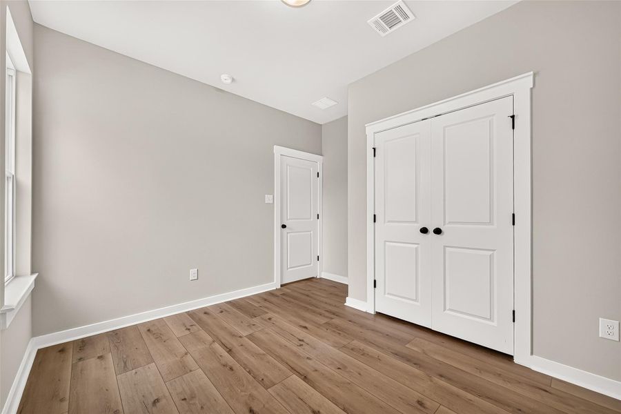 Spacious, unfurnished interior of a new home in Two Step Farm, Montgomery (Image 21).