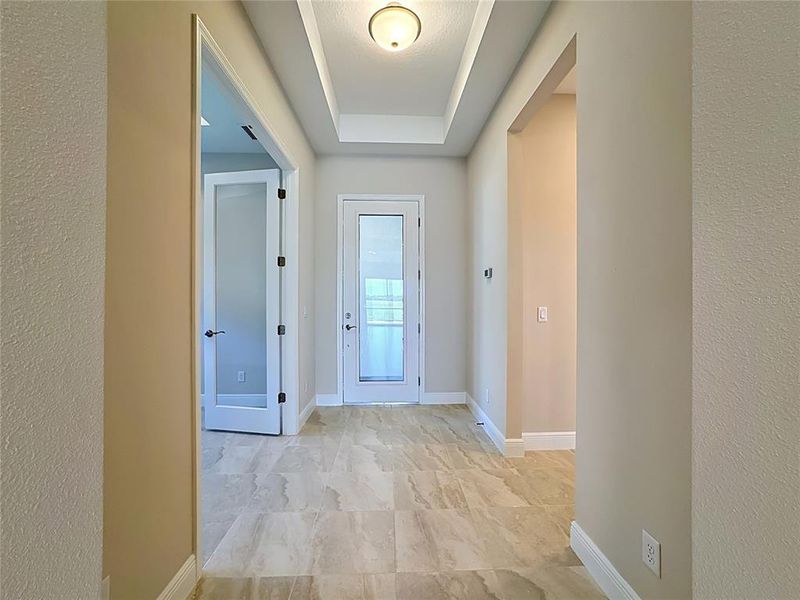 Spacious, unfurnished interior of a new home in Watercolor Place, Bradenton (Image 17).