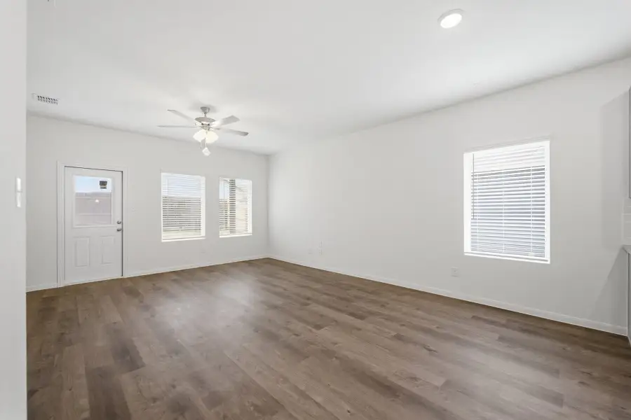 Spacious, unfurnished interior of a new home in Notting Hill, Converse (Image 16).