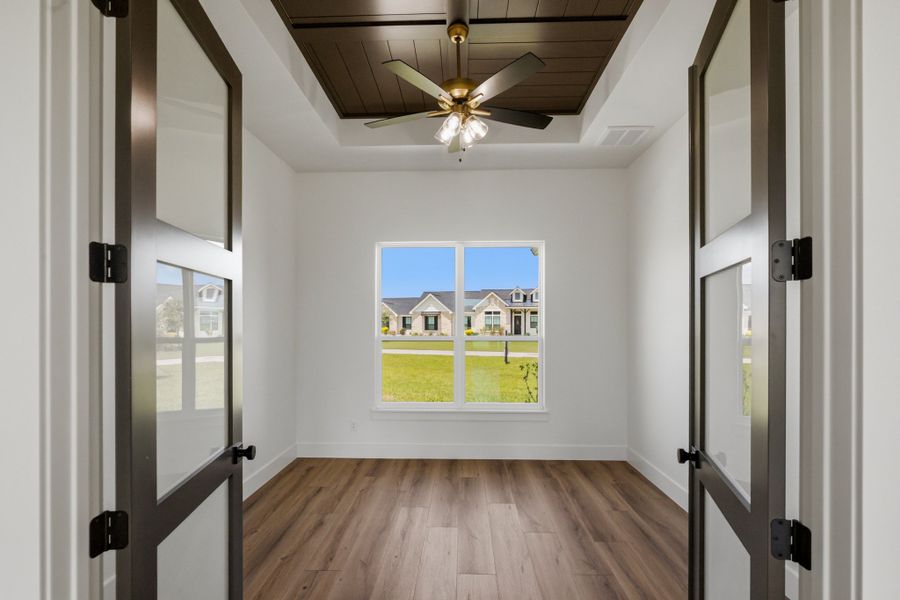 Spacious, unfurnished interior of a new home in Escalera Ranch 1833, Victoria (Image 42). Spacious, unfurnished interior of a new home in Escalera Ranch 1833, Victoria (Image 42).