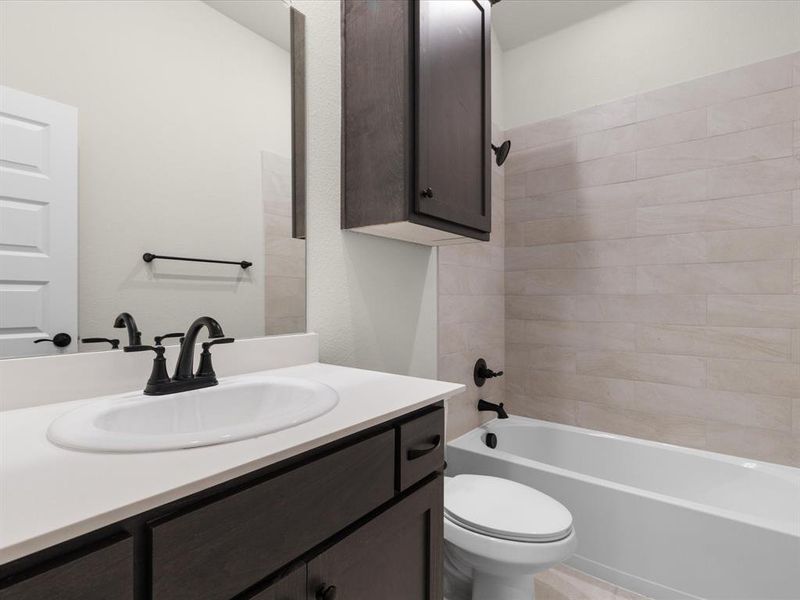 Furnished interior view inside a new home in , Waxahachie (Image 15).