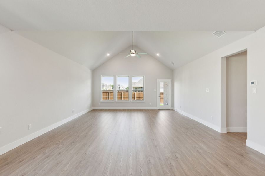 Representative unfurnished interior of a home built from the Dove by Centre Living Homes in Dove Hollow, Waxahachie (Image 48).