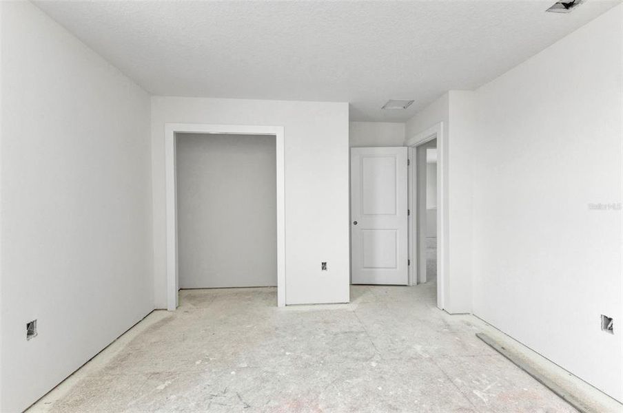 Spacious, unfurnished interior of a new home in , Port Charlotte (Image 16).