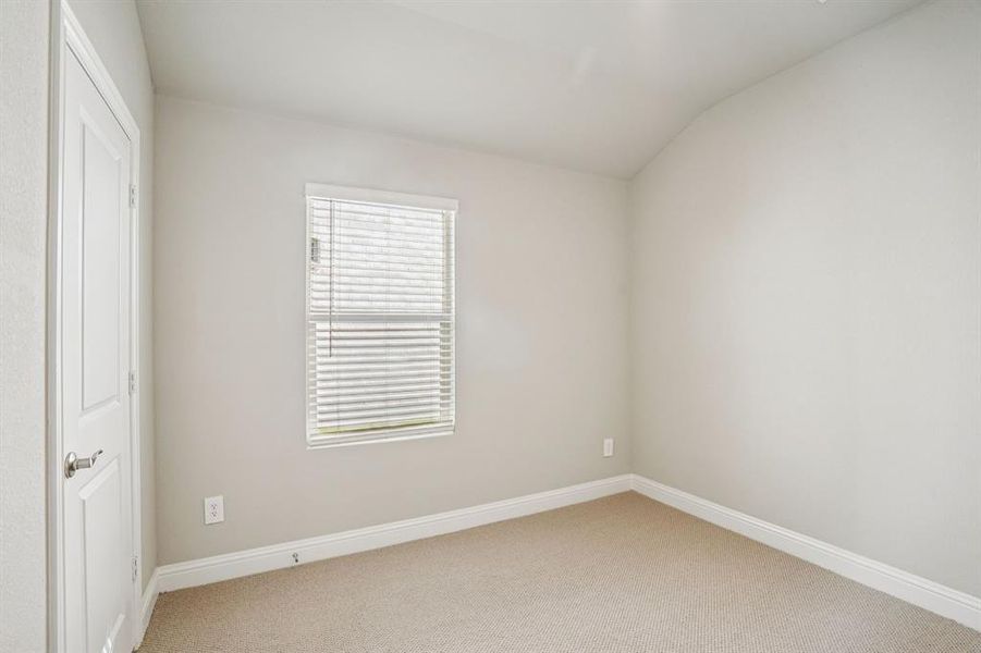 Spacious, unfurnished interior of a new home in Stonehaven, Seagoville (Image 26).