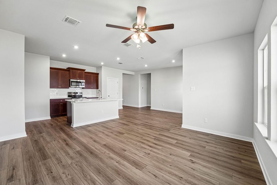 Spacious, unfurnished interior of a new home in Hillside Village, Temple (Image 9).