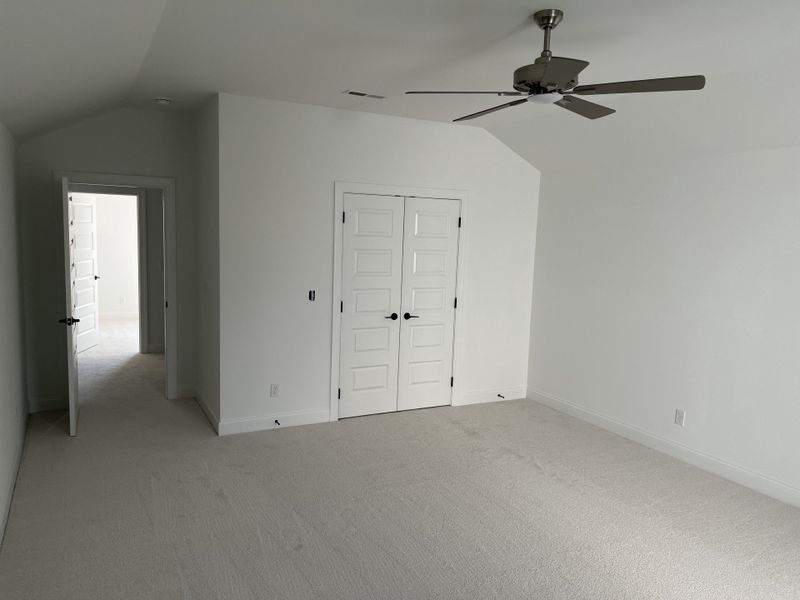 Spacious, unfurnished interior of a new home in Heritage Walk, Chattanooga (Image 15).