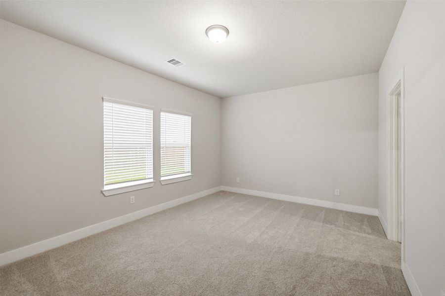 Spacious, unfurnished interior of a new home in Massey Oaks, Pearland (Image 24).