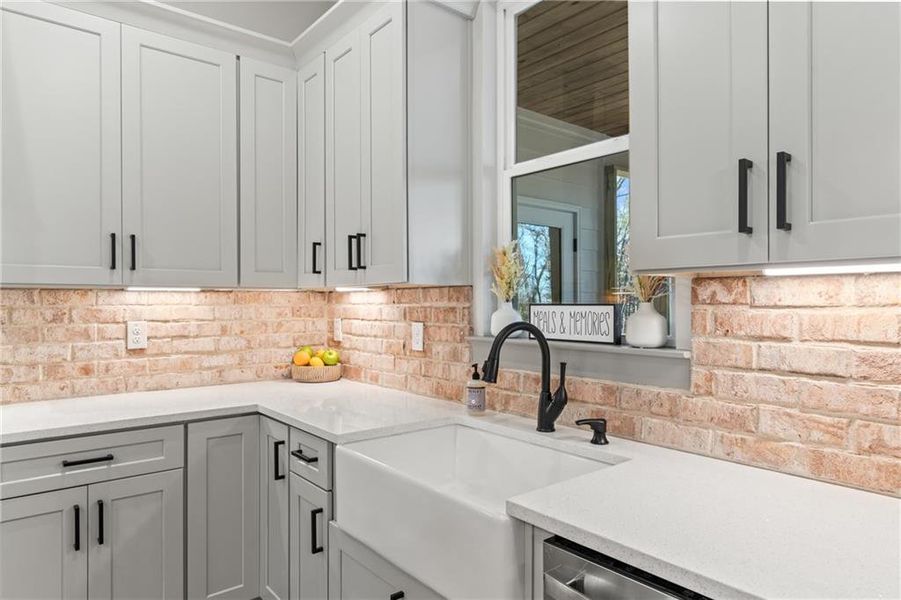 Furnished interior view inside a new home in , Jasper (Image 8).