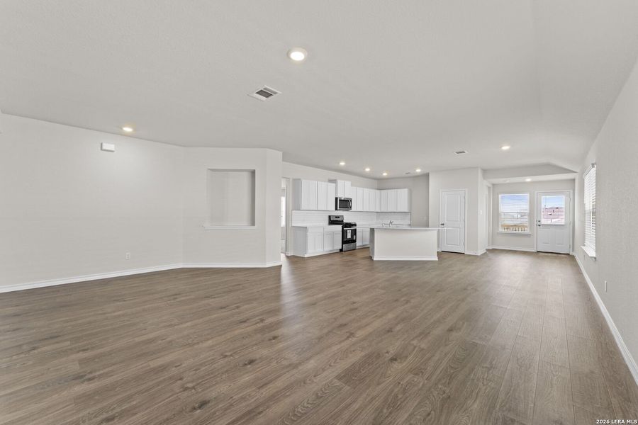Spacious, unfurnished interior of a new home in Langdon, San Antonio (Image 24).