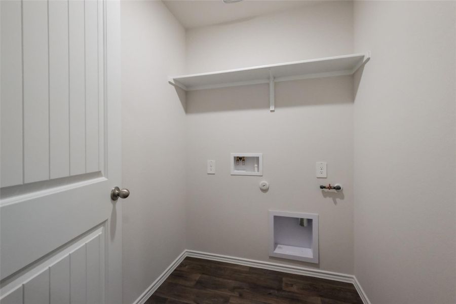 Spacious, unfurnished interior of a new home in Watermill, Uhland (Image 11).