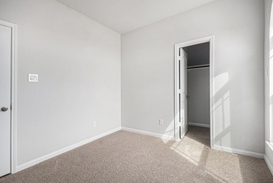 Spacious, unfurnished interior of a new home in , Bay City (Image 22).