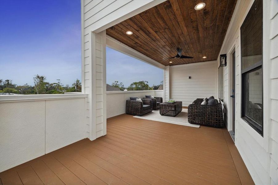 Another view of this immaculate roof-top deck - Sunset views are gorgeous!!