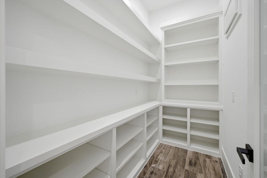 WALKING PANTRY 10X0