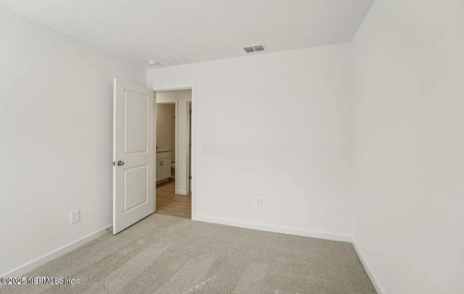 Spacious, unfurnished interior of a new home in Kings Crossing, Jacksonville (Image 14).