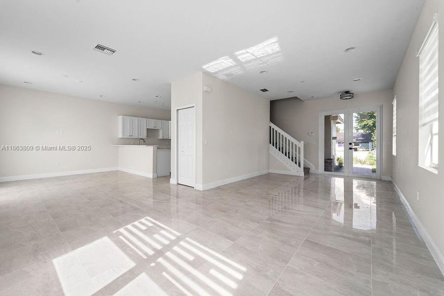 Spacious, unfurnished interior of a new home in , Tamarac (Image 23).