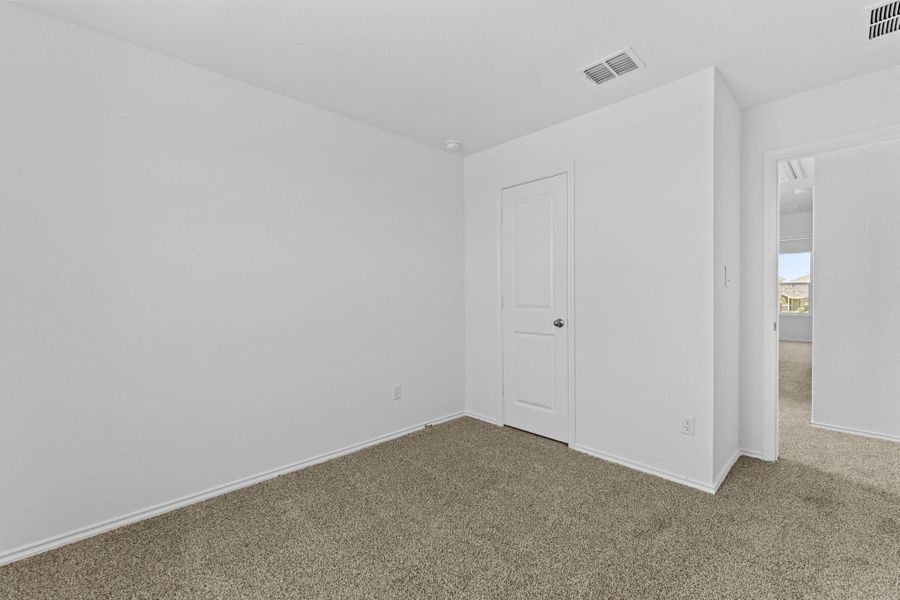 Spacious, unfurnished interior of a new home in Valverde, Bastrop (Image 29).