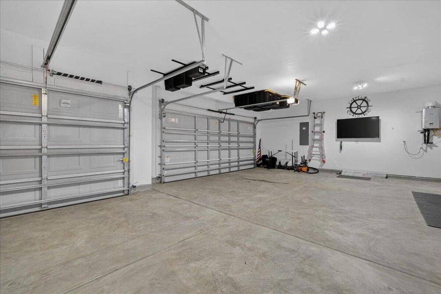 Spacious, unfurnished interior of a new home in Hewing Farms, Summerville (Image 26).