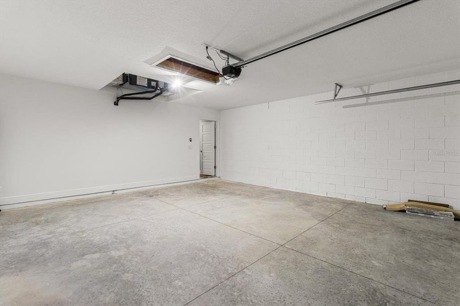 Spacious, unfurnished interior of a new home in , Citrus Springs (Image 15).