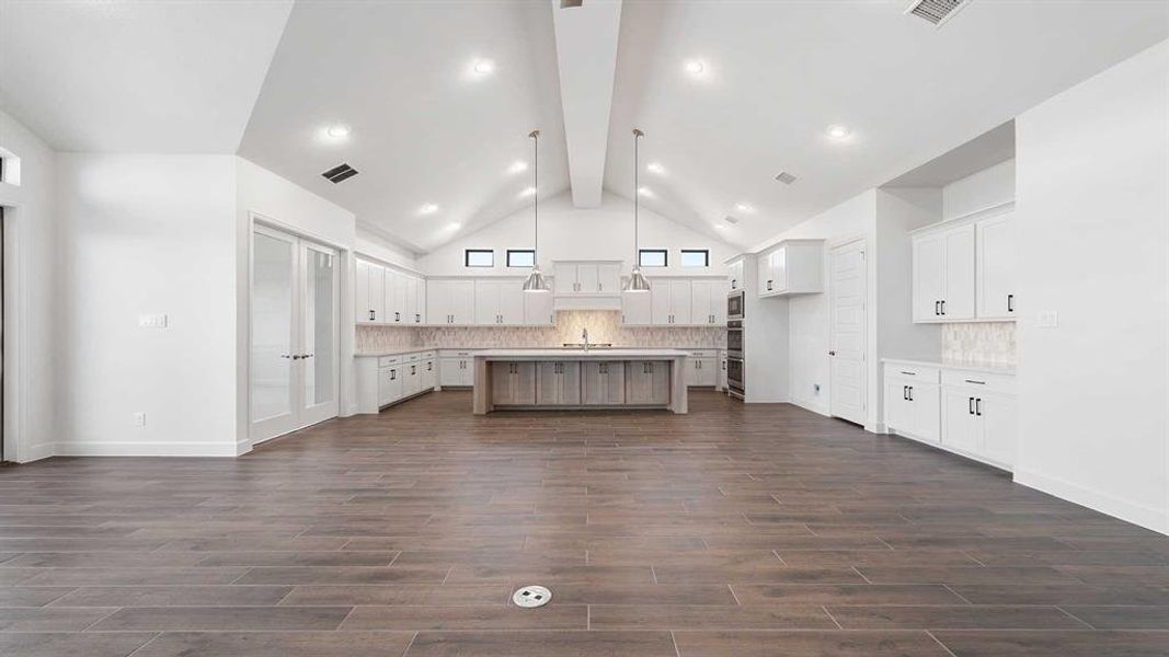Spacious, unfurnished interior of a new home in Myrtle Creek 71', Waxahachie (Image 21). Spacious, unfurnished interior of a new home in Myrtle Creek 71', Waxahachie (Image 21).