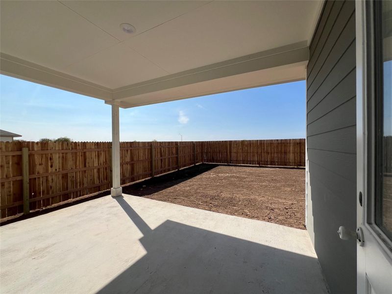 Exterior details and patio area of a home in Rolling Glen, Hutto (Image 13).