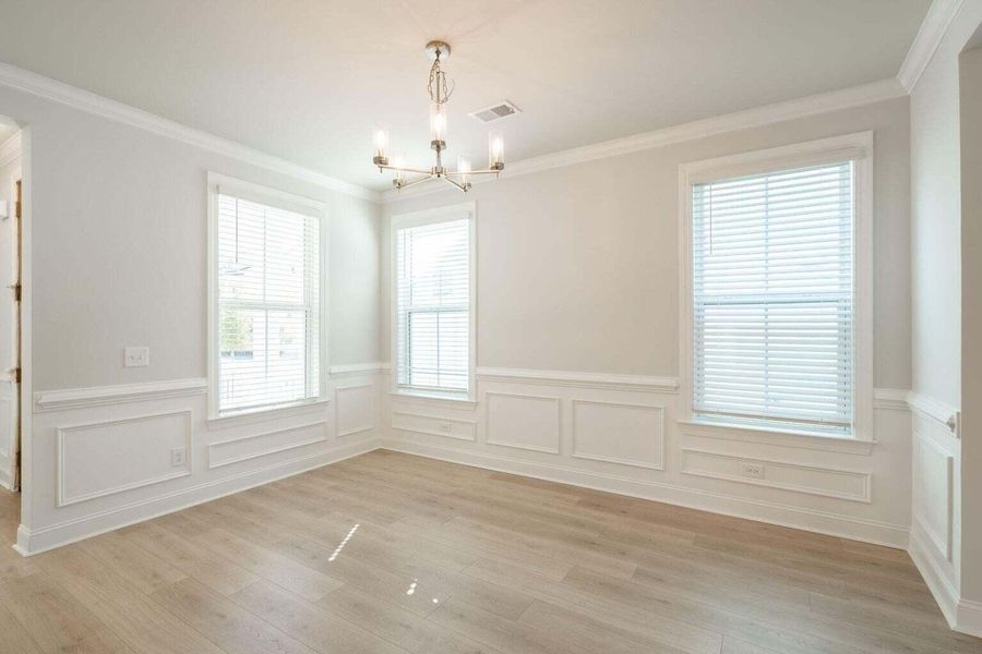 Spacious, unfurnished interior of a new home in Sweetgrass Station, Summerville (Image 14).