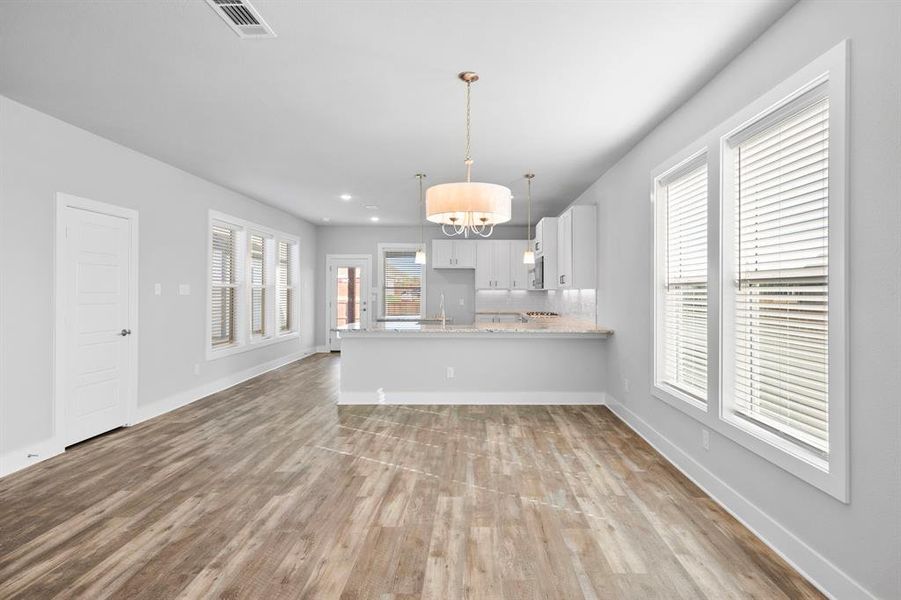 Spacious, unfurnished interior of a new home in Heritage Towne, Grand Prairie (Image 30).