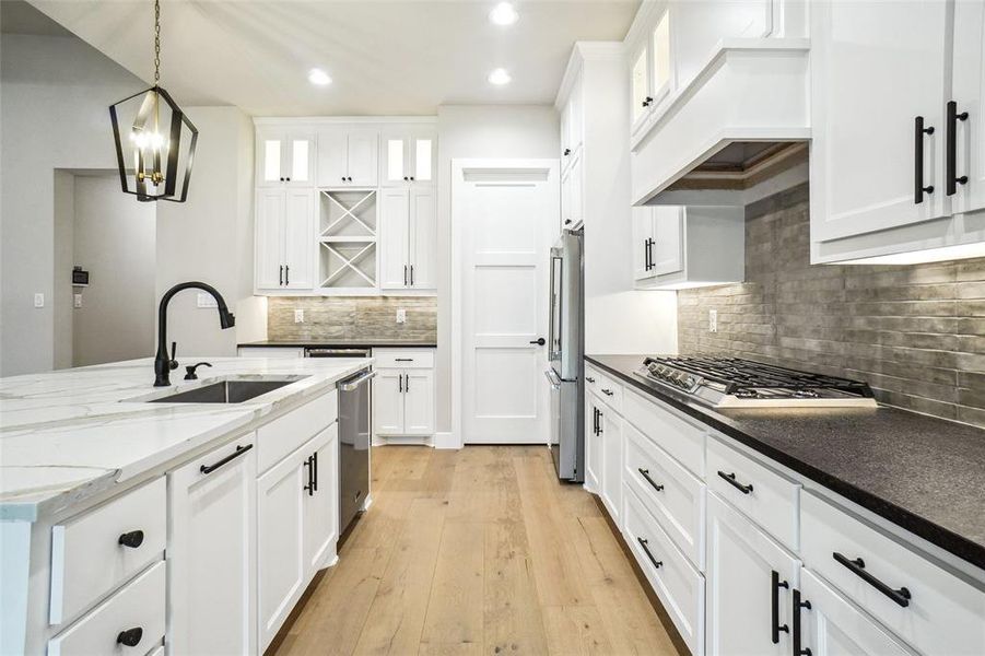 5 burner gas cooktop with exterior vented range insert will make cooking a joy! 5 burner gas cooktop with exterior vented range insert will make cooking a joy!