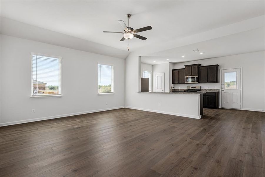 Spacious, unfurnished interior of a new home in Vista West, Fort Worth (Image 7).