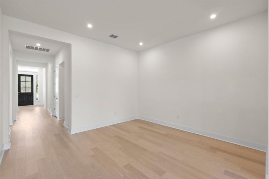 Spacious, unfurnished interior of a new home in Persimmon, Buda (Image 21).